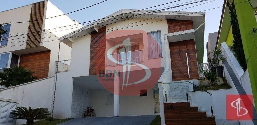 Casa à venda com 3 quartos, 156m² - Foto 1