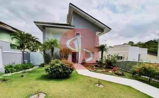Casa à venda com 3 quartos, 331m² - Foto 2