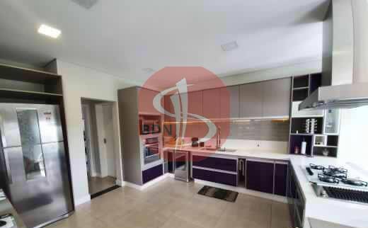 Casa à venda com 3 quartos, 331m² - Foto 6