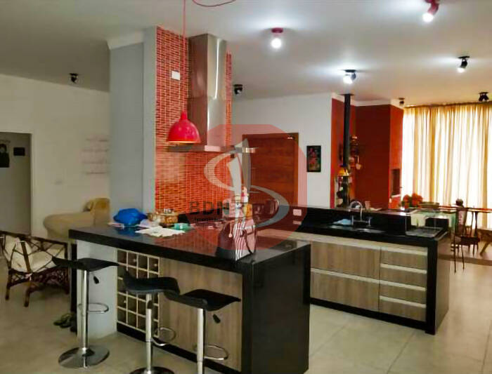 Casa à venda com 2 quartos, 200m² - Foto 4