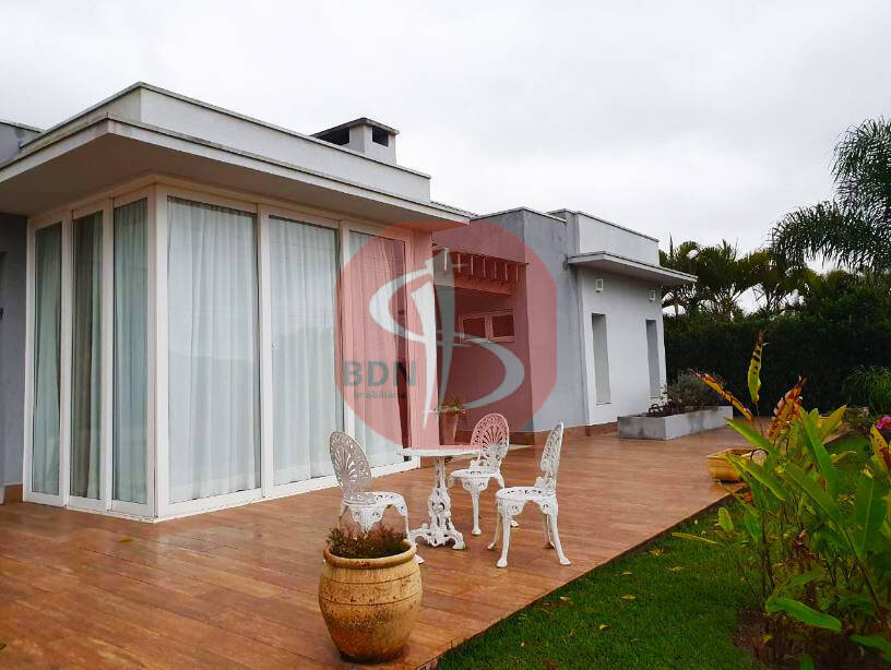 Casa à venda com 2 quartos, 200m² - Foto 1