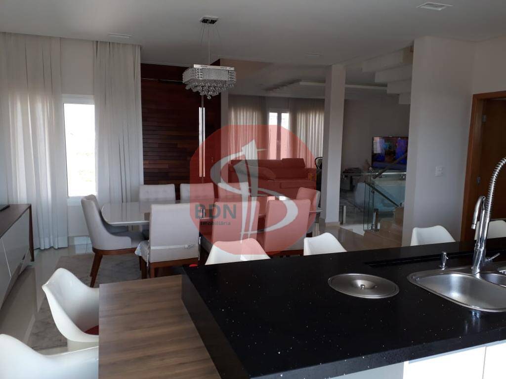Casa à venda com 4 quartos, 218m² - Foto 7