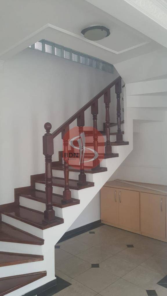 Casa para alugar com 4 quartos, 340m² - Foto 5
