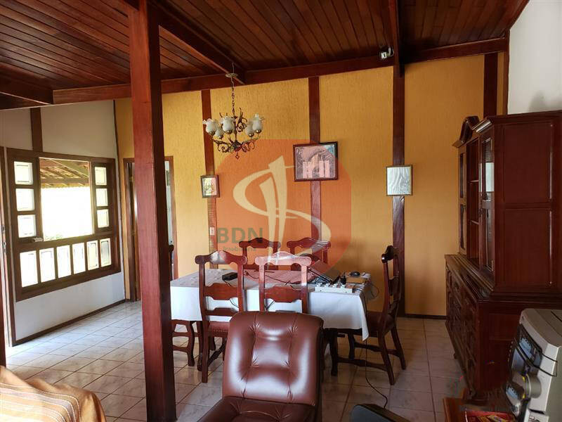 Chácara à venda com 3 quartos, 2576m² - Foto 1