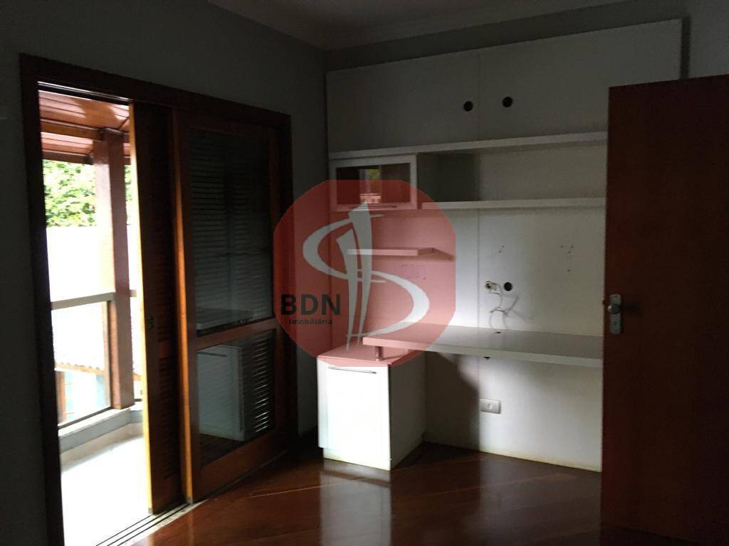 Casa à venda com 3 quartos, 300m² - Foto 2