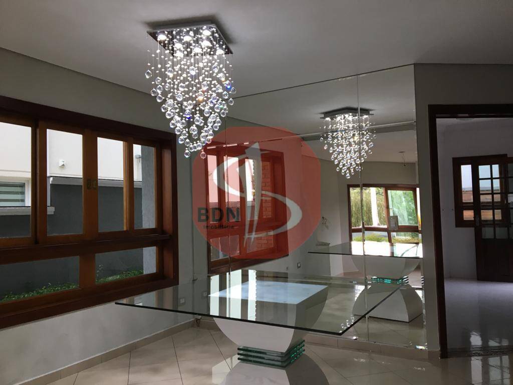 Casa à venda com 3 quartos, 300m² - Foto 1