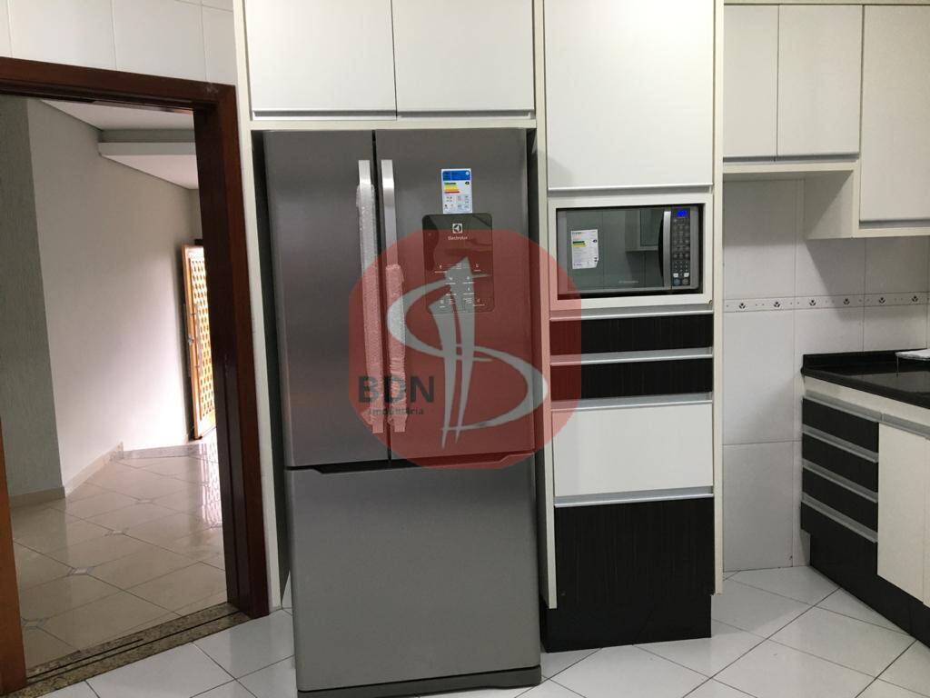 Casa à venda com 3 quartos, 300m² - Foto 4