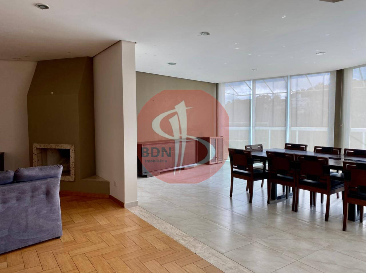 Casa para alugar com 4 quartos, 620m² - Foto 1