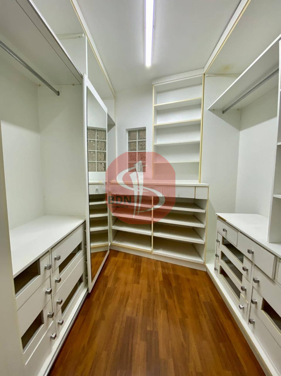 Casa para alugar com 4 quartos, 620m² - Foto 26