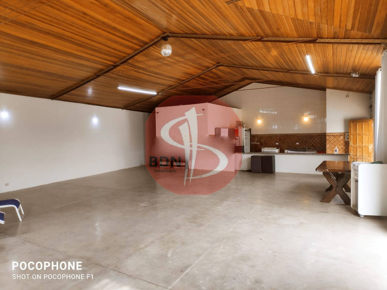 Chácara à venda com 4 quartos, 450m² - Foto 1