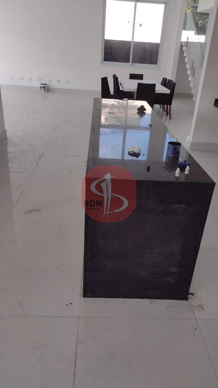 Casa para alugar com 4 quartos, 500m² - Foto 6