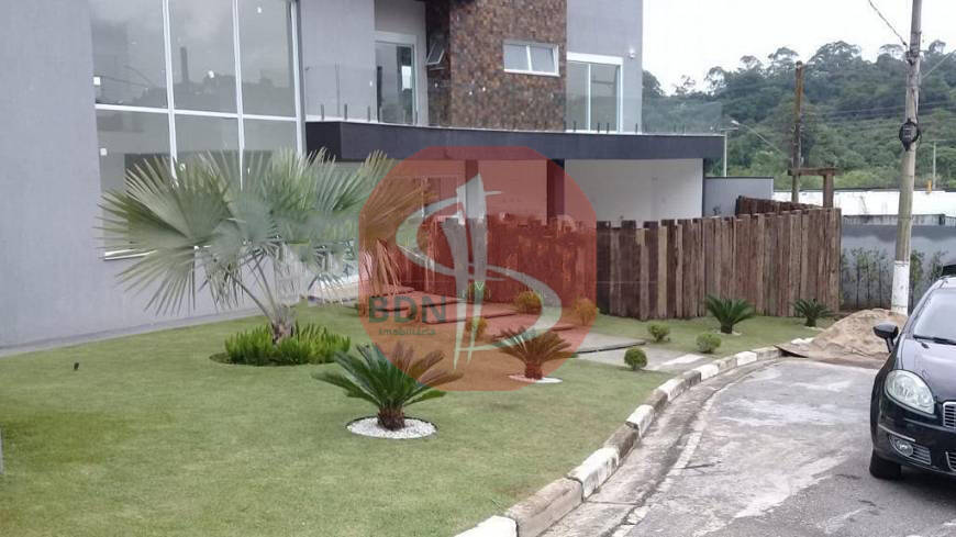 Casa para alugar com 4 quartos, 500m² - Foto 13