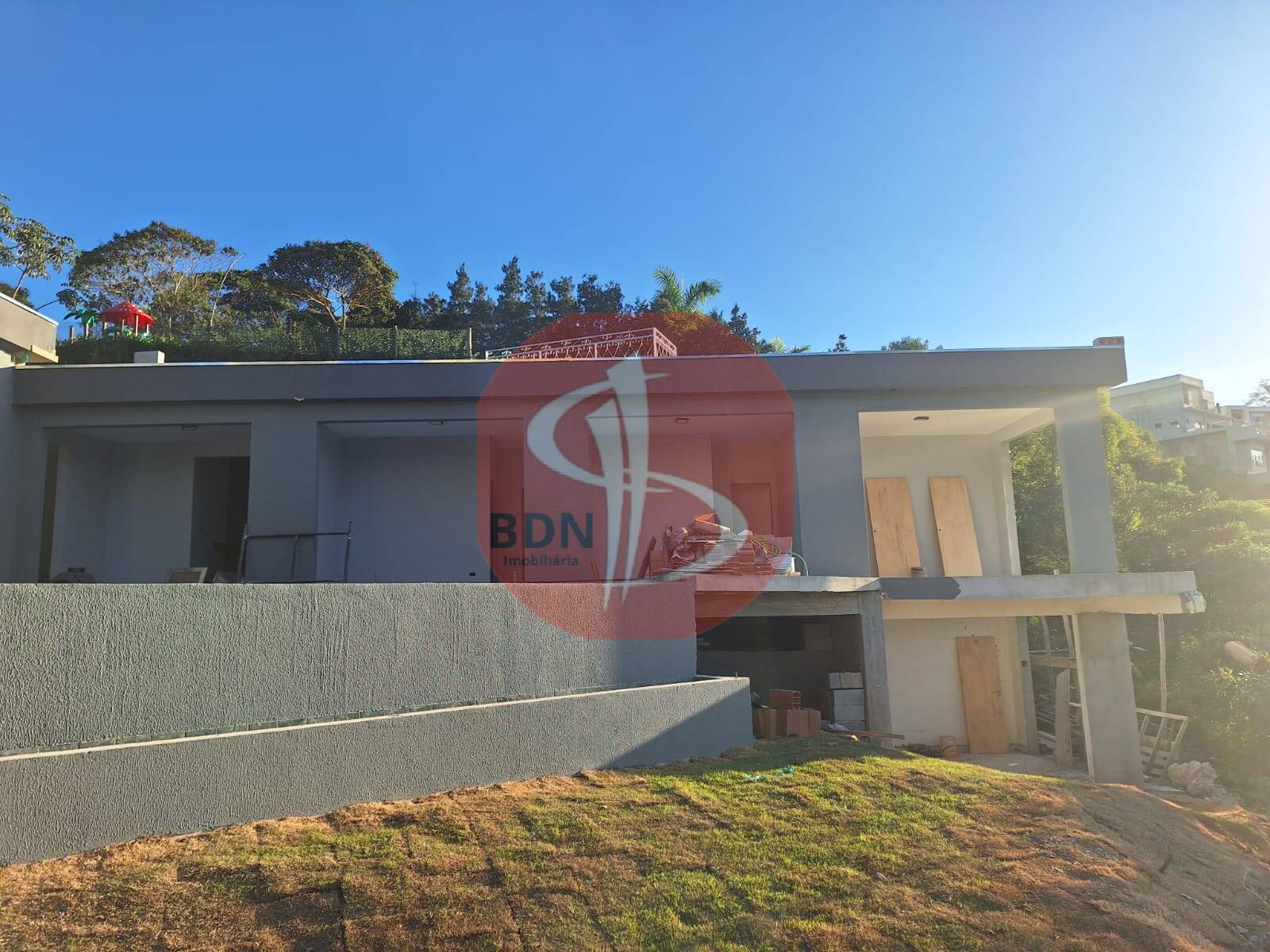 Casa à venda com 4 quartos, 250m² - Foto 3
