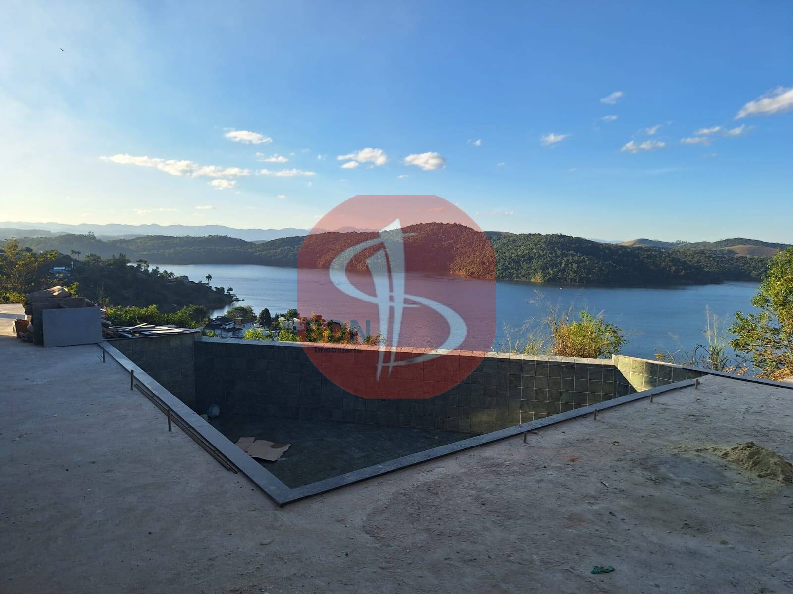 Casa à venda com 4 quartos, 250m² - Foto 5